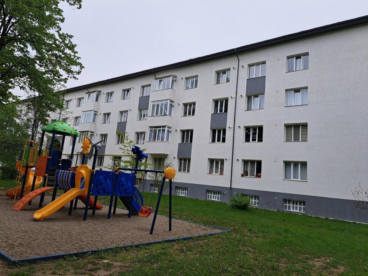 Gda Studio Onesti Buitenkant foto