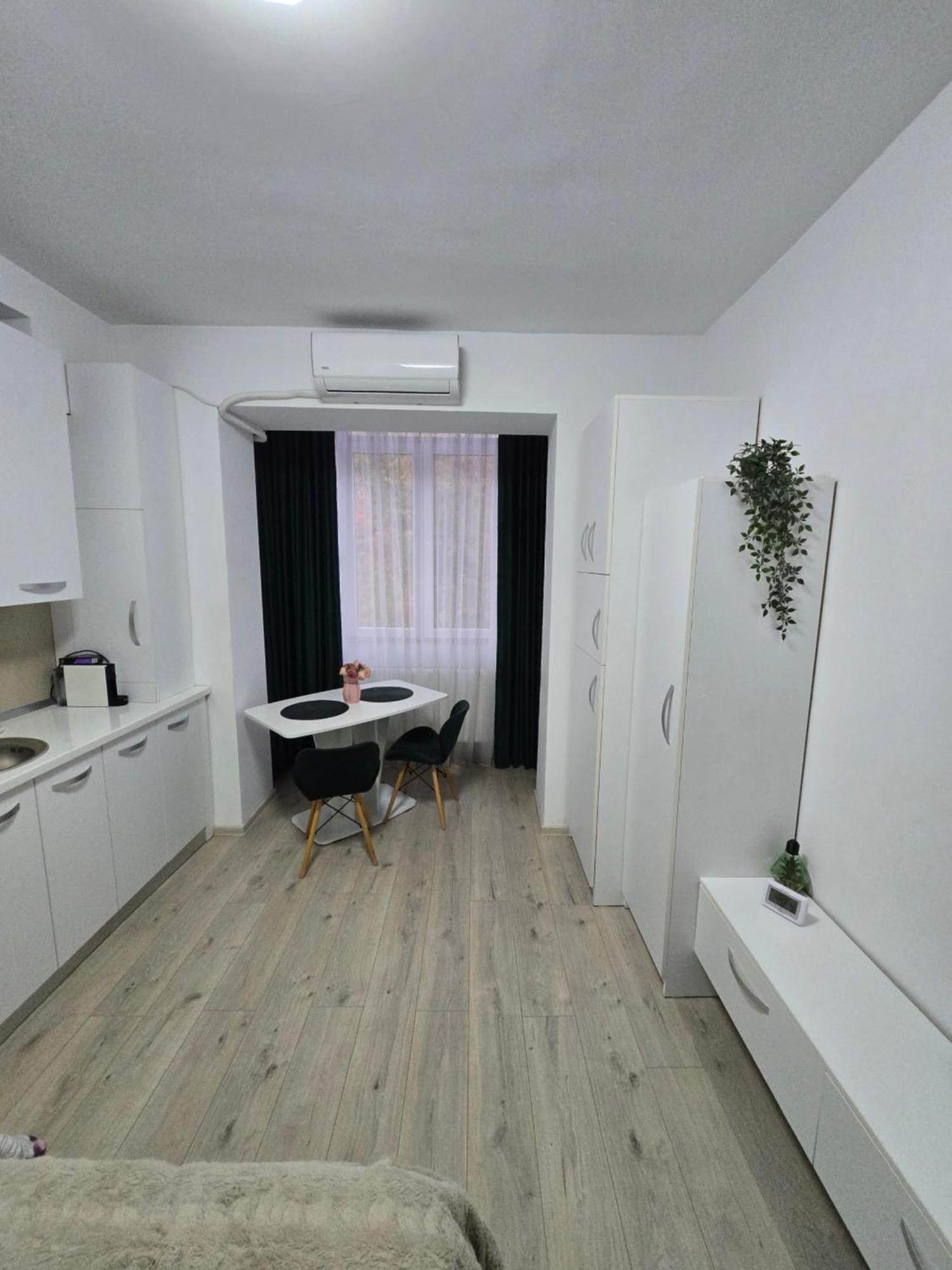 Gda Studio Onesti Buitenkant foto